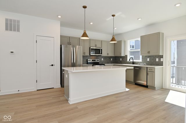 2450 Peoples Drive, Indianapolis, IN 46205