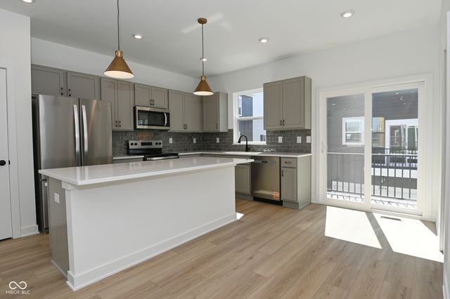 2450 Peoples Drive, Indianapolis, IN 46205