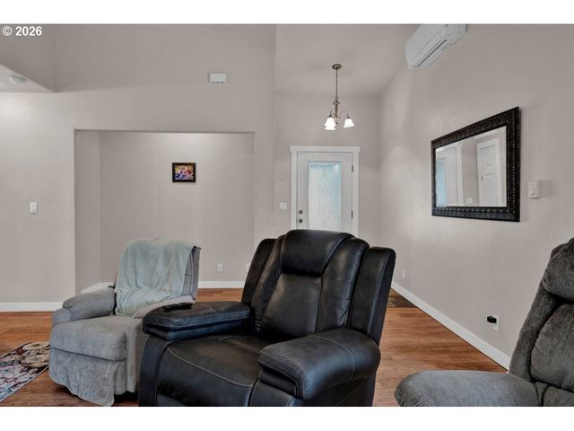 76554 BOBBE Way, Oakridge, OR 97463