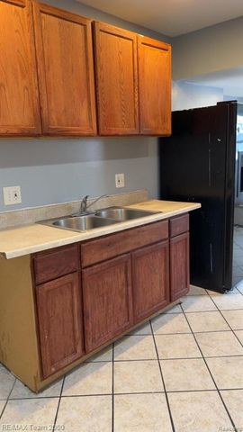 21144 Pinecrest Street, Taylor, MI 48180