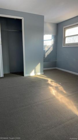 21144 Pinecrest Street, Taylor, MI 48180