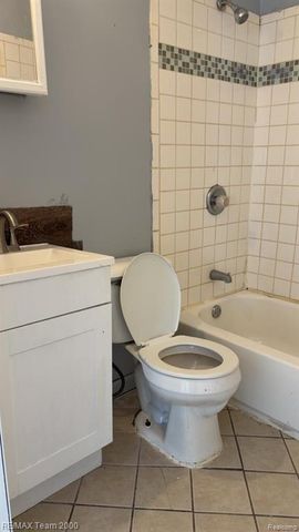 21144 Pinecrest Street, Taylor, MI 48180