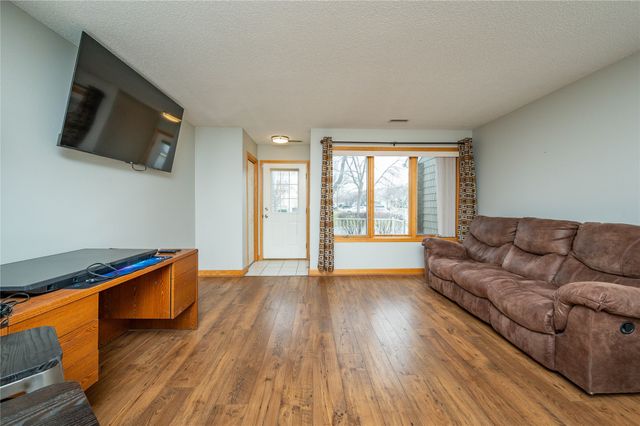 811 Burr Oaks Drive 611, West Des Moines, IA 50266