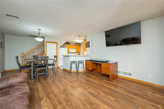 811 Burr Oaks Drive 611, West Des Moines, IA 50266