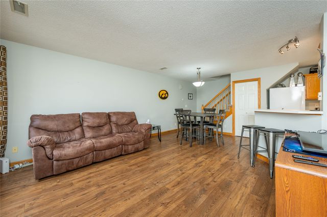 811 Burr Oaks Drive 611, West Des Moines, IA 50266