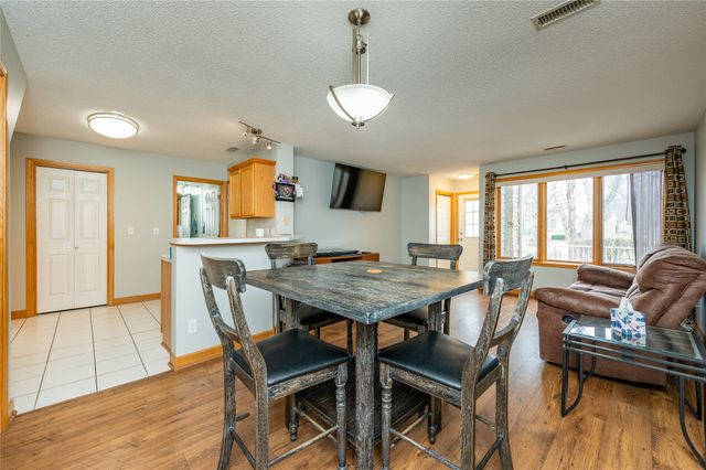 811 Burr Oaks Drive 611, West Des Moines, IA 50266