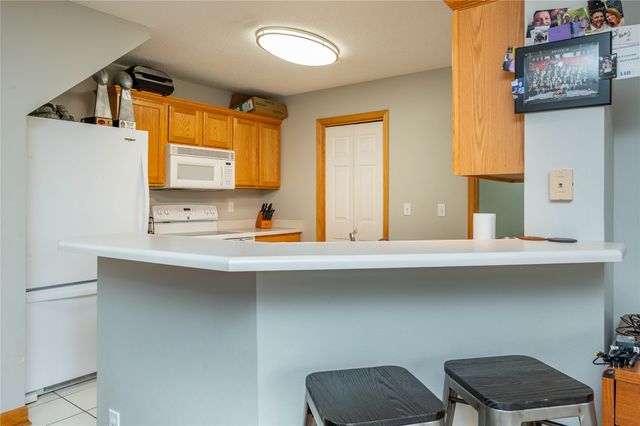 811 Burr Oaks Drive 611, West Des Moines, IA 50266