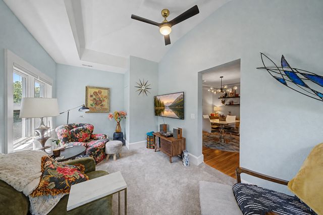 2202 E 32nd Street, Des Moines, IA 50317