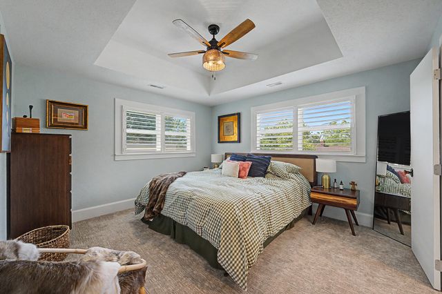 2202 E 32nd Street, Des Moines, IA 50317