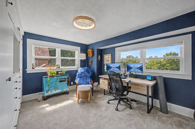 2202 E 32nd Street, Des Moines, IA 50317