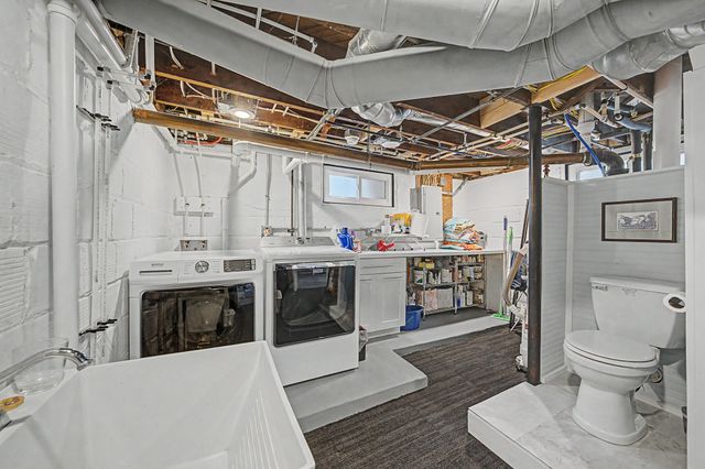 2202 E 32nd Street, Des Moines, IA 50317