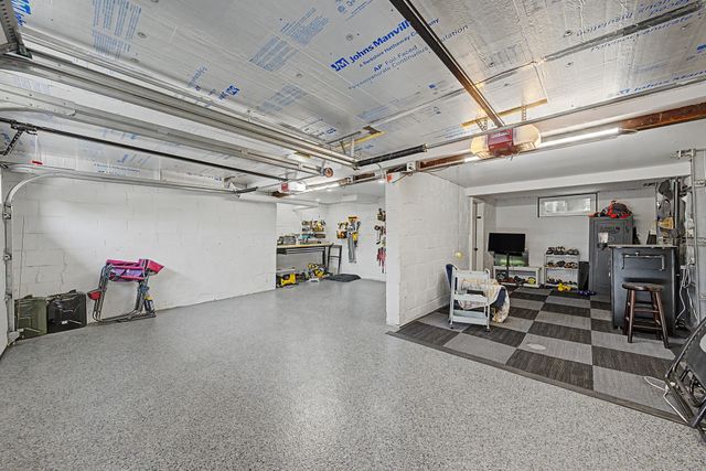 2202 E 32nd Street, Des Moines, IA 50317