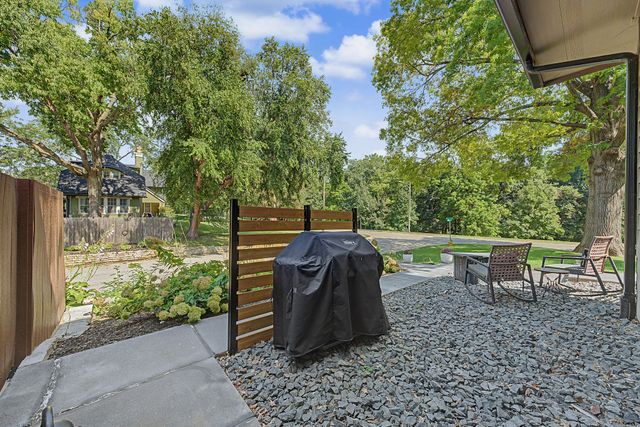 2202 E 32nd Street, Des Moines, IA 50317