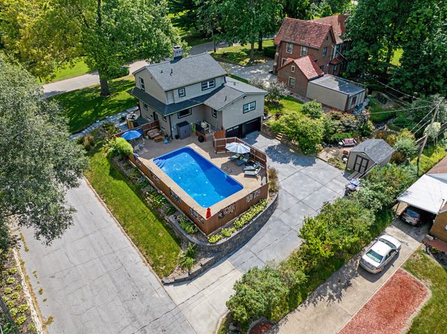 2202 E 32nd Street, Des Moines, IA 50317