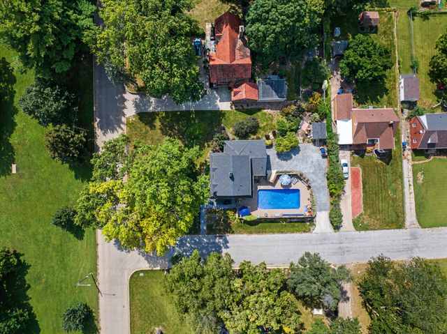 2202 E 32nd Street, Des Moines, IA 50317