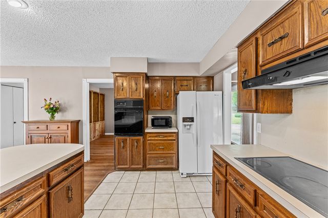 1703 W Emma Avenue, Springdale, AR 72762