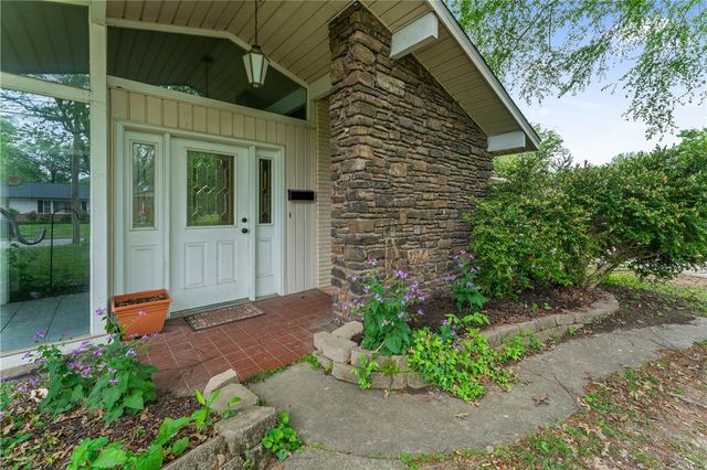 1703 W Emma Avenue, Springdale, AR 72762