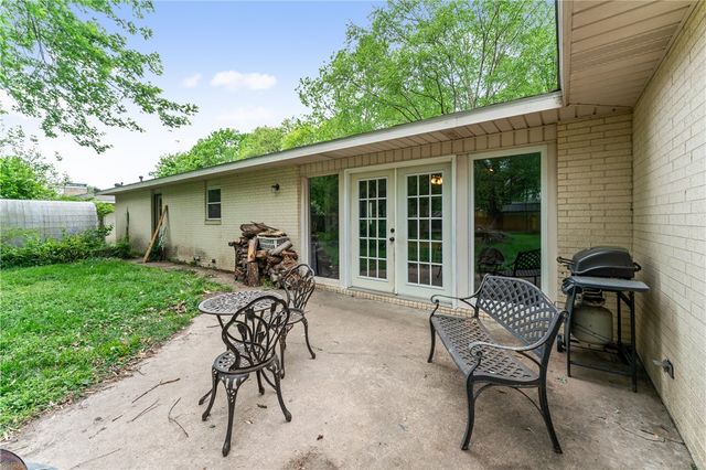 1703 W Emma Avenue, Springdale, AR 72762