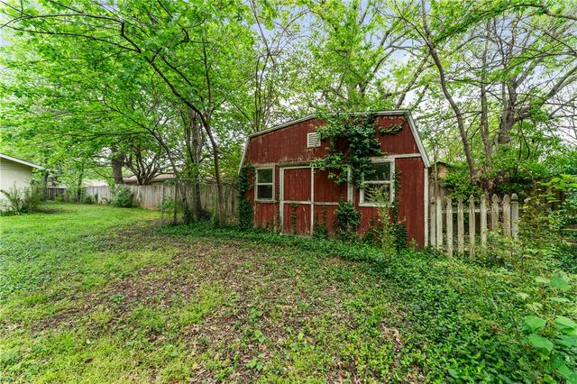 1703 W Emma Avenue, Springdale, AR 72762