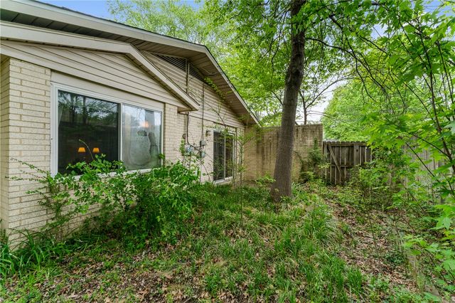 1703 W Emma Avenue, Springdale, AR 72762