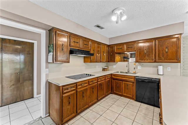 1703 W Emma Avenue, Springdale, AR 72762