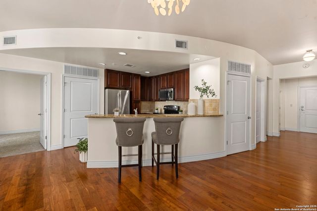 215 Center St Apt 203, San Antonio, TX 78202