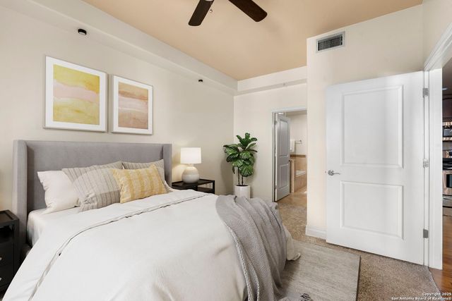 215 Center St Apt 203, San Antonio, TX 78202