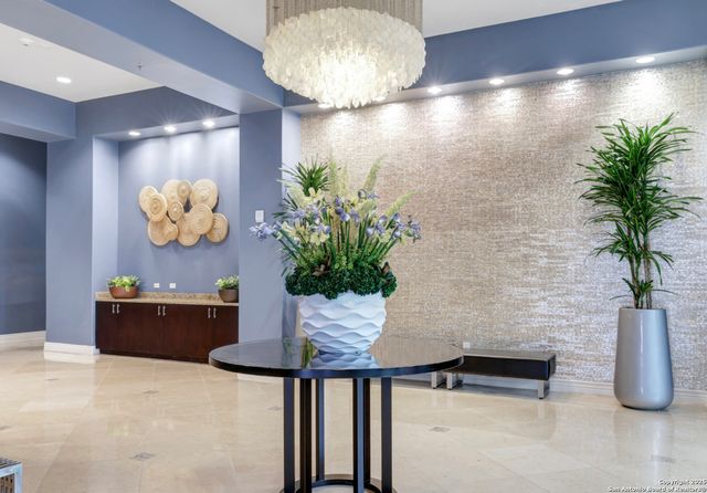 215 Center St Apt 203, San Antonio, TX 78202