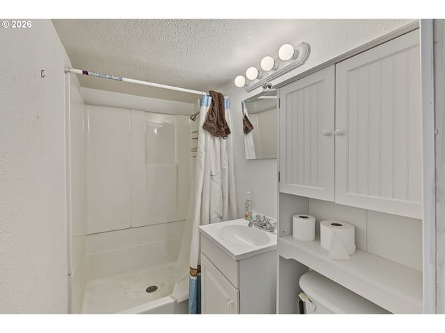 7287 Se JOHNSON St, Hillsboro, OR 97123