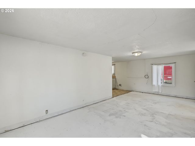 7287 Se JOHNSON St, Hillsboro, OR 97123