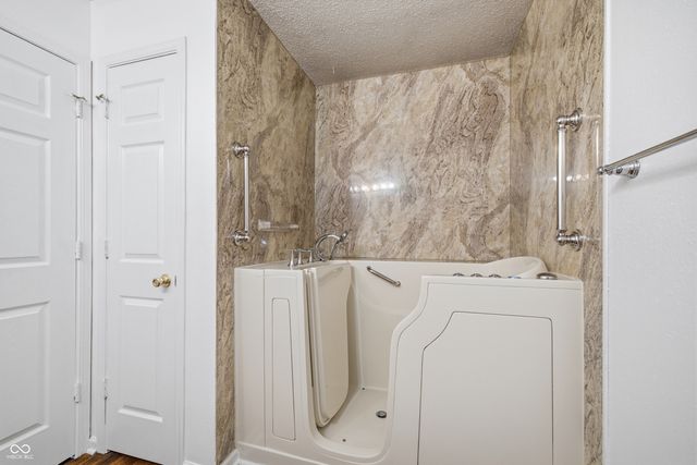 5624 N Jamestown, Mccordsville, IN 46055