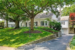 930 Valleyview Rd, Mt Lebanon, PA 15243