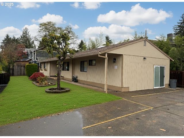 4025 Ne ROSELAWN St, Portland, OR 97211