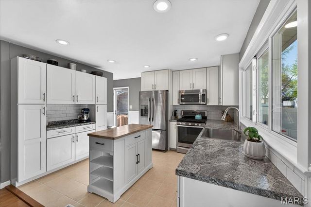 365 Palermo Drive, Ballwin, MO 63021