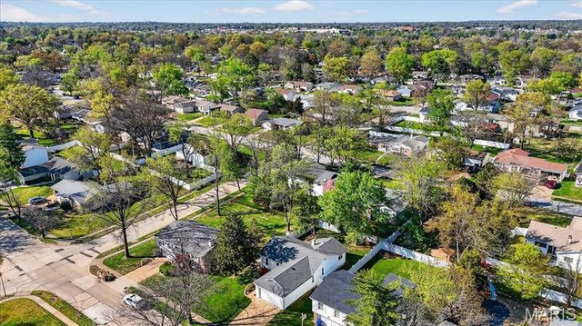 365 Palermo Drive, Ballwin, MO 63021