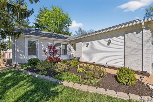 365 Palermo Drive, Ballwin, MO 63021