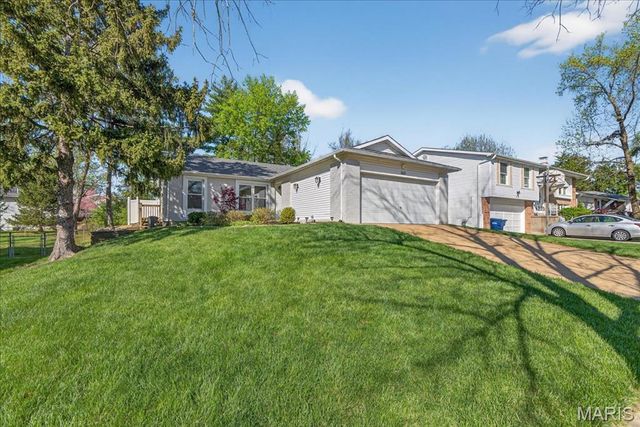 365 Palermo Drive, Ballwin, MO 63021