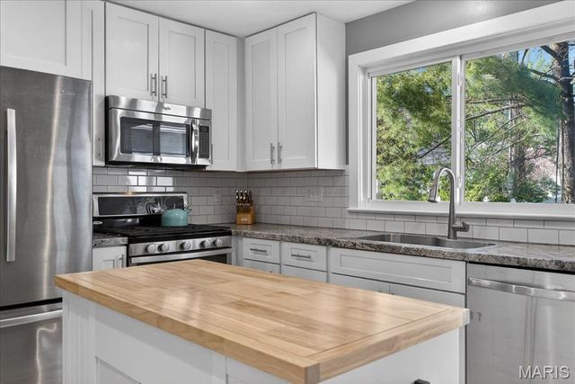 365 Palermo Drive, Ballwin, MO 63021