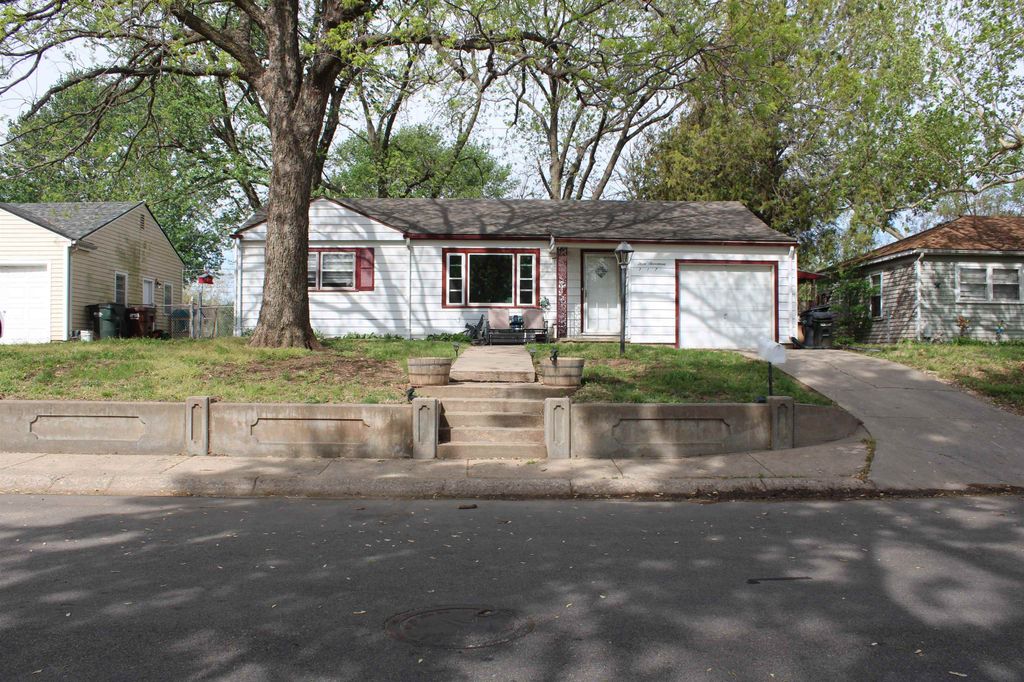 317 Stearns, Haysville, KS 67060