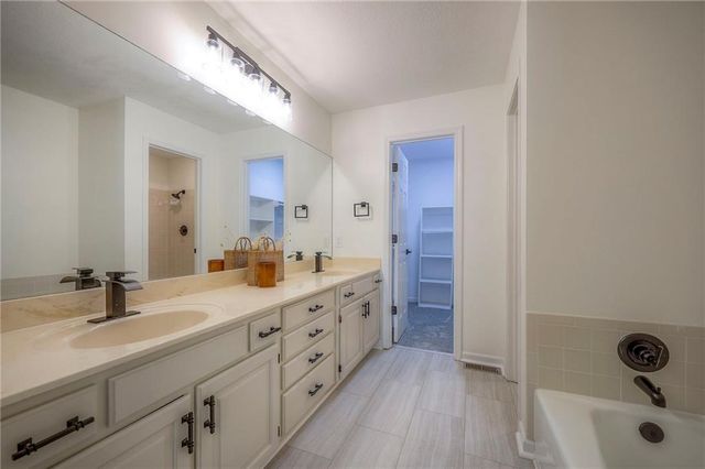 9415 W 122nd Street, Overland Park, KS 66213