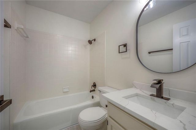 9415 W 122nd Street, Overland Park, KS 66213