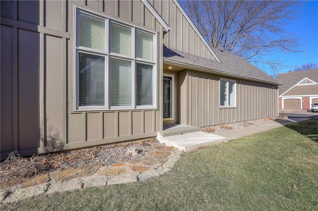 9415 W 122nd Street, Overland Park, KS 66213
