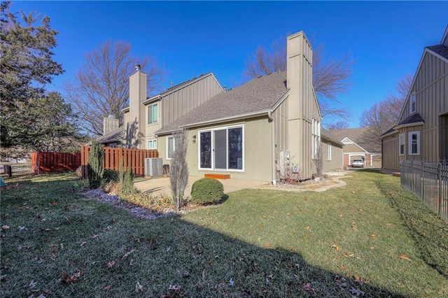 9415 W 122nd Street, Overland Park, KS 66213