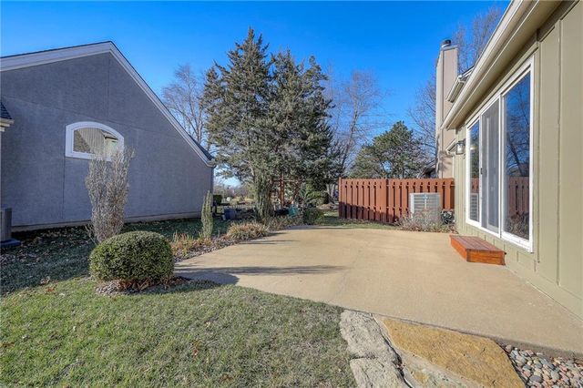 9415 W 122nd Street, Overland Park, KS 66213