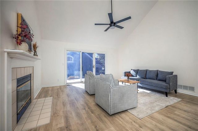 9415 W 122nd Street, Overland Park, KS 66213