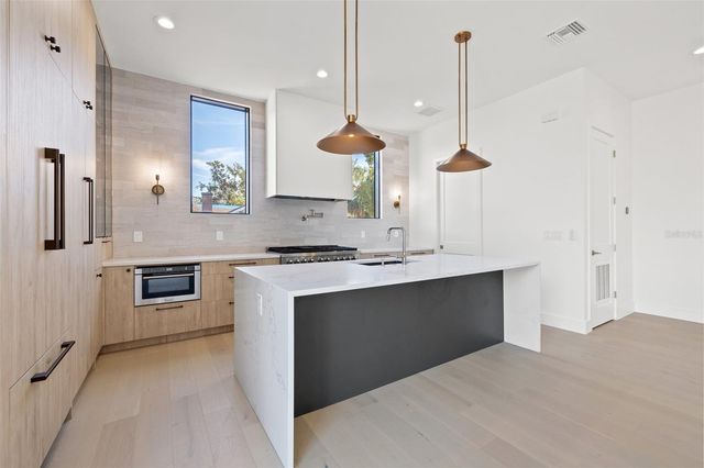 2707 N WOODROW AVENUE 3, Tampa, FL 33602