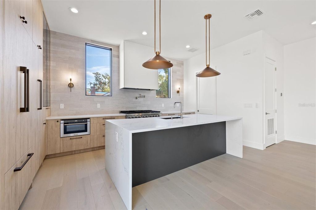 Image 11 of property listing at 2707 N WOODROW AVENUE 3, Tampa, FL 33602