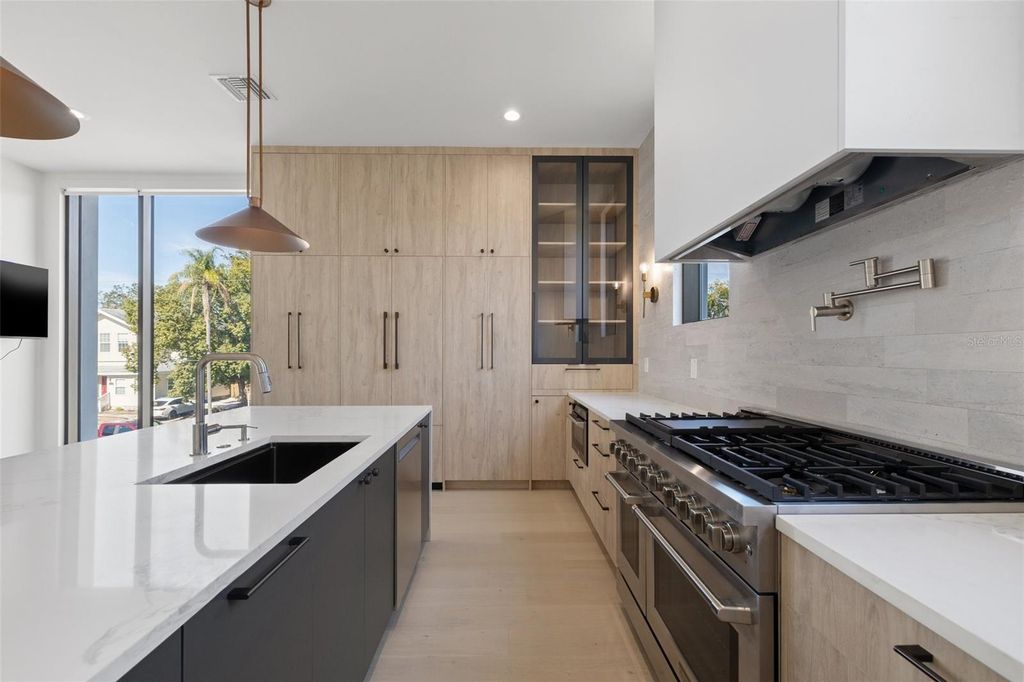 Image 12 of property listing at 2707 N WOODROW AVENUE 3, Tampa, FL 33602