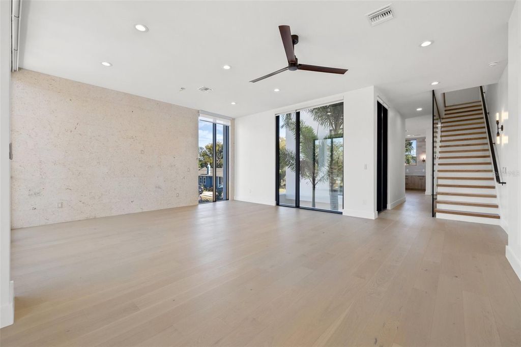 Image 19 of property listing at 2707 N WOODROW AVENUE 3, Tampa, FL 33602