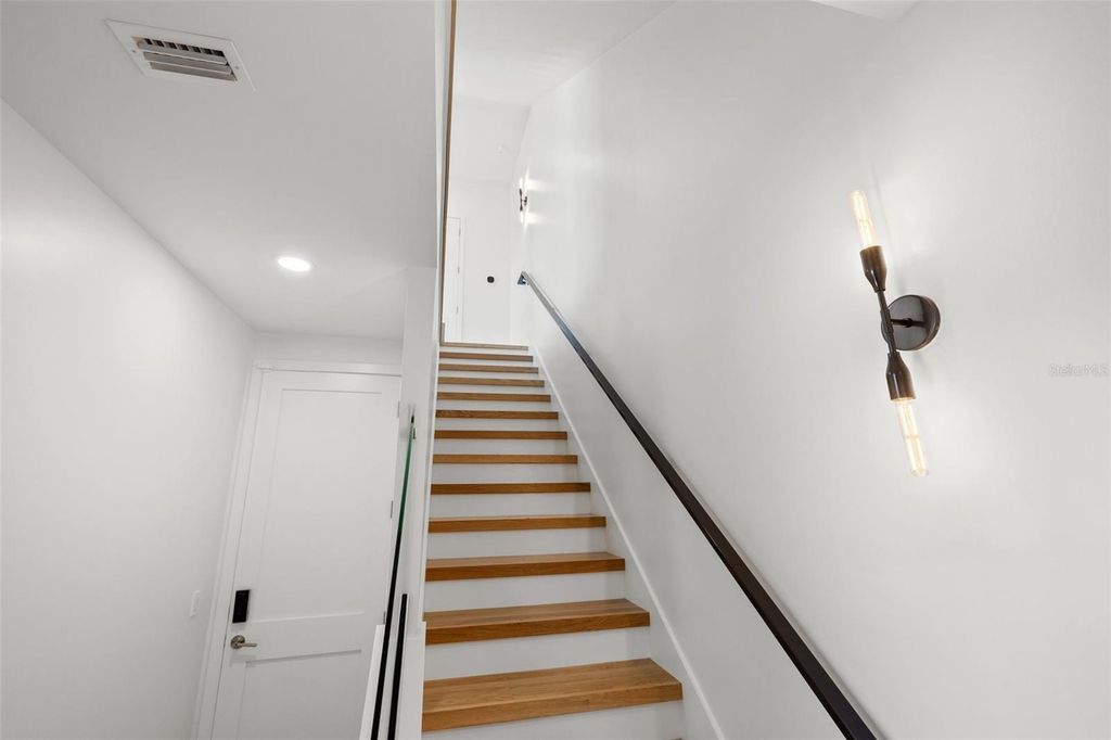 Image 5 of property listing at 2707 N WOODROW AVENUE 3, Tampa, FL 33602